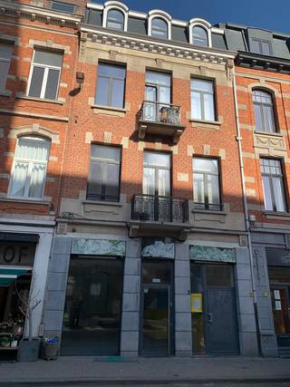 Commercieel, uitstekend gelegen handelsgelijkvloers in de Brusselsestraat.Het pand is geschikt voor verschillende activiteiten, ijssalon, bakker,...