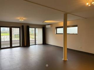 ZINGEM - Op zoek naar een gelijkvloers appartement met 3 slaapkamers en terras in Zingem?Dan is dit pand mogelijk iets voor u! De belangrijkste...