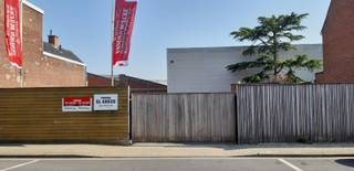 Deze autostaanplaatsen worden u te huur aangeboden en zijn gelegen in de Hugo Verrieststraat, nabij het centrum van Roeselare.Deze private...