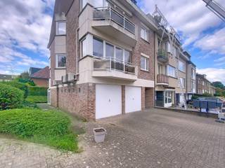 Voor meer informatie of een bezoek, kan u mailen naar verhuurwest@living-stone.beRustig gelegen kantoorruimteDit gebouw beschikt over een inkomhal,...