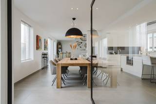 Discover this beautiful detached villa with a living area of approximately 404 m², located on a spacious plot of 1,395 m². The house was originally built in 1983 and completely renovated in 2018 with an eye for quality, comfort and stylish finishes.The villa combines bright, open spaces with a practical layout and an excellent location - ideal for those who love peace, space and luxury living.LayoutGround floor:An inviting entrance hall with cloakroom and guest toilet welcomes you into the home. Through the hallway, you reach a bright desk, perfect as a home office. The spacious living space consists of a cozy living and dining area followed by an open, fully equipped kitchen.The night hall with separate toilet provides access to two spacious bedrooms, each with a private bathroom. One bedroom also has an adjoining dressing room. There is also a passage to the basement and a double indoor garage.Roof floor:The spacious staircase leads to the upper floor with a separate toilet. Here you will find bedroom 3 with its own shower and sink, a gym, and an open loft above the living room that provides extra light and a spacious feeling. In addition, bedroom 4 and the central heating room are located.Trumps1,395 m² plot with lots of privacy404 m² living areaCompletely renovated in 2018 — ready to move in4 bedrooms and 4 bathroomsDouble garage and basementModern finish with attention to detailIdeal layout for a large family or a combination of living/workingThis villa offers the perfect balance between luxury, comfort and functionality — a unique opportunity for those looking for a spacious, ready-to-move-in home with character.