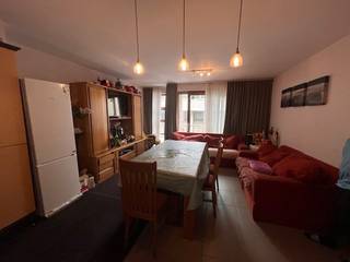 Appartement direct bij zee in gekende residentiële Duinenwijk van Oostende. Ook direct bij Duinenroute , historische James Ensorkerk , stand en Duinen<br /><br />Het appartement in deze recente residentie Etoile De Mer heeft lateraal Duinenzicht en is in perfecte staat. Het bestaat uit living met keuken , terras, nachthall met slaaphoek, 2 slaapkamers , badkamer en apart toilet.