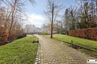 Neoclaccist castle villa 'Hof at Bodegem' located on the green outskirts of Brussels! This exceptional country house 'Hof in Bodegem' is situated on...