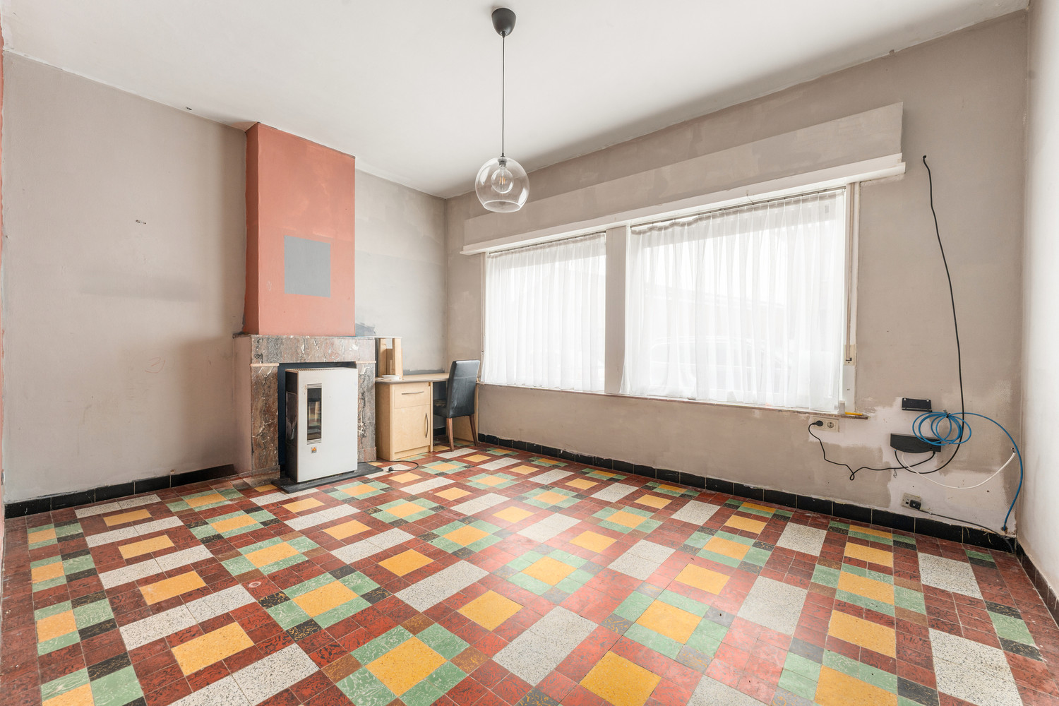 RUIME, TE MODERNISEREN HOB MET 3 à 4 SLPKS, TUIN EN 2 GARAGES! - foto 5
