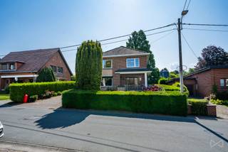 Infos/rdv uniquement par email à sebastien.brousse@weinvest.beVilla à rénover située dans un environnement calme, cette villa à rénover offre de très...