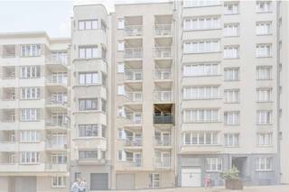 Dit appartement is gelegen in een autovrije straat nabij de Albert-I‑promenade en het strand van Oostende.Indeling appartement:* inkom* toilet*...