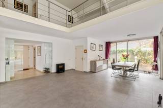 Residentieel gelegen te renoveren villa op ca. 2415m². Het uiterlijk aanzien doet niet vermoeden dat het hier een woning betreft met een...