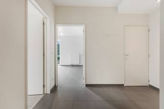 Appartement met één slaapkamer, gelegen te Erpe-Mere.Uitstekende verbinding, daar men op 2 min. gelegen is van de op-en afrit van de E40 en alle...