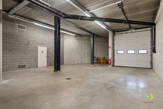 Deze opslagplaats is gelegen op een uitstekende strategische locatie te Vilvoorde, met vlotte verbindingen richting Brussel, Mechelen en...