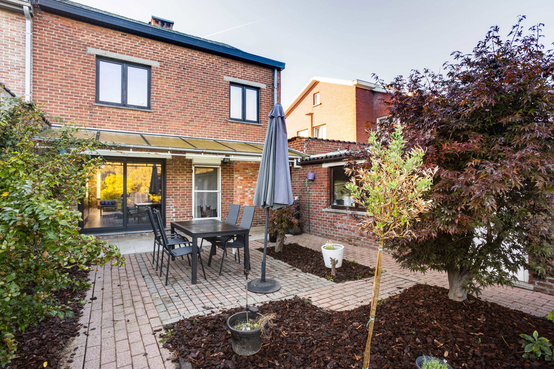 Instapklare halfopen bebouwing met tuin, zicht en garage! - foto 3