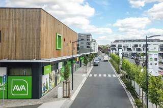 Op zoek naar de perfecte commerciële hotspot?Ontdek dit top gelegen handelspand van 218 m² in het bruisende Court-Village (Court-Saint-Etienne) – pal...