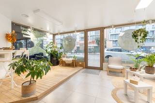 Te koop: handelspand in gesloten bebouwing aan de Leopold II Laan in Oostduinkerke. Dit handelspand, gebouwd in 2008, is gunstig gelegen langs een...