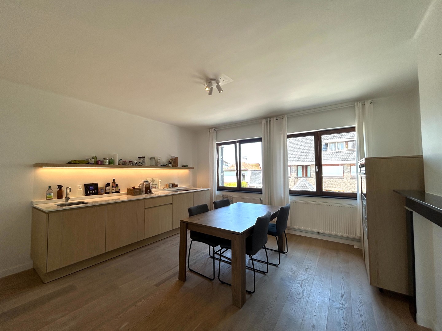 Instapklaar twee-slaapkamerappartement te centrum Tielt! - foto 5