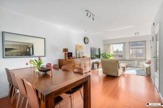 Instapklare bel-etage met grote zonnige tuin in gegeerde wijk te EkerenOntdek deze instapklare bel-etagewoning, gelegen in een zeer gegeerde en...