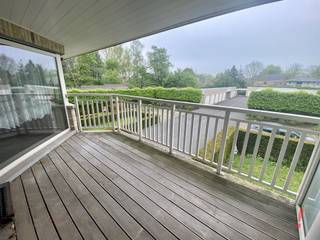 Gezellig appartement met 2 slaapkamers in centrum Jabbeke!Dit appartement op de 1e verdieping omvat een inkomhal met apart toilet. Ruime...