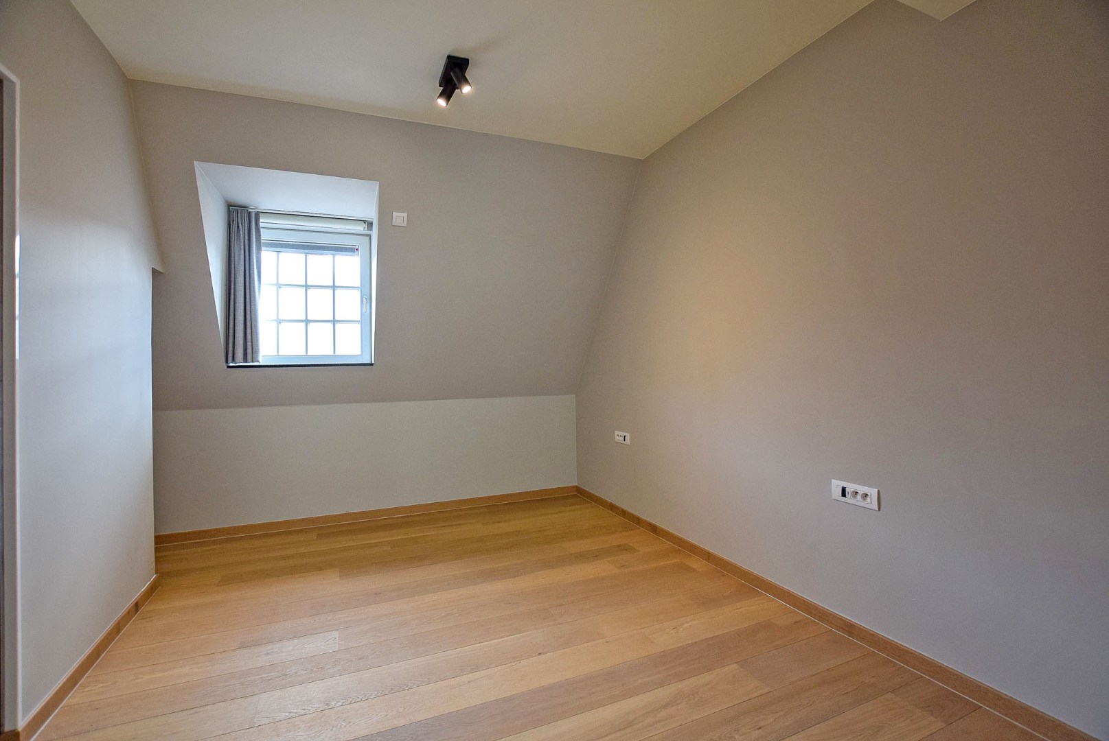 Uiterst goed onderhouden assistentieflat (55m² + 11m² terras) met 1 slaapkamer te Nieuwpoort. - foto 5
