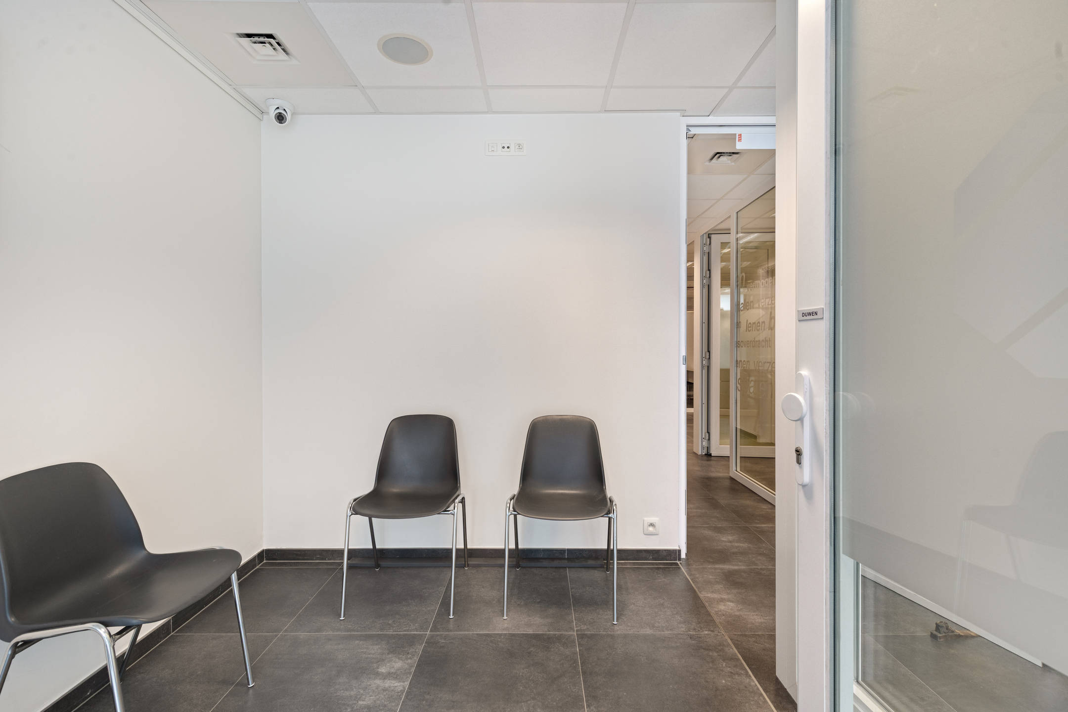 Instapklare handelsruimte te koop op toplocatie Waregem - foto 2