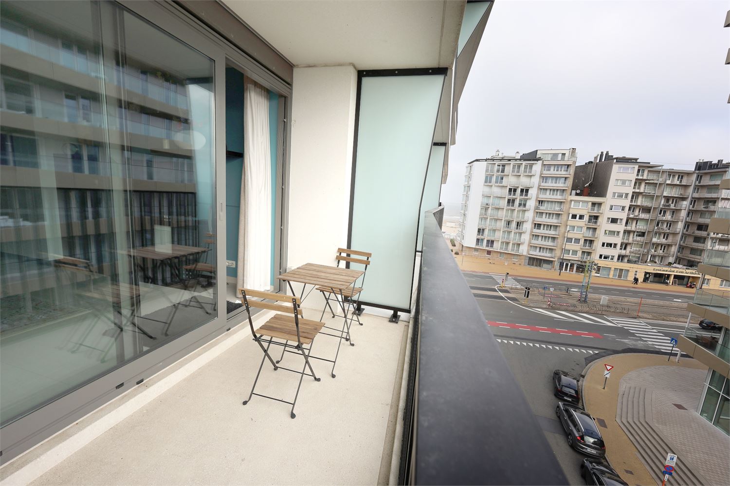 Recent nieuwbouwappartement met zonnig terras nabij de Zeedijk te Mariakerke - foto 2