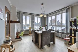Dit appartement is gelegen op de eerste verdieping (geen lift) en heeft een woonoppervlakte van 137m² (volgens EPC).INDELING- inkomhal- woonkamer...