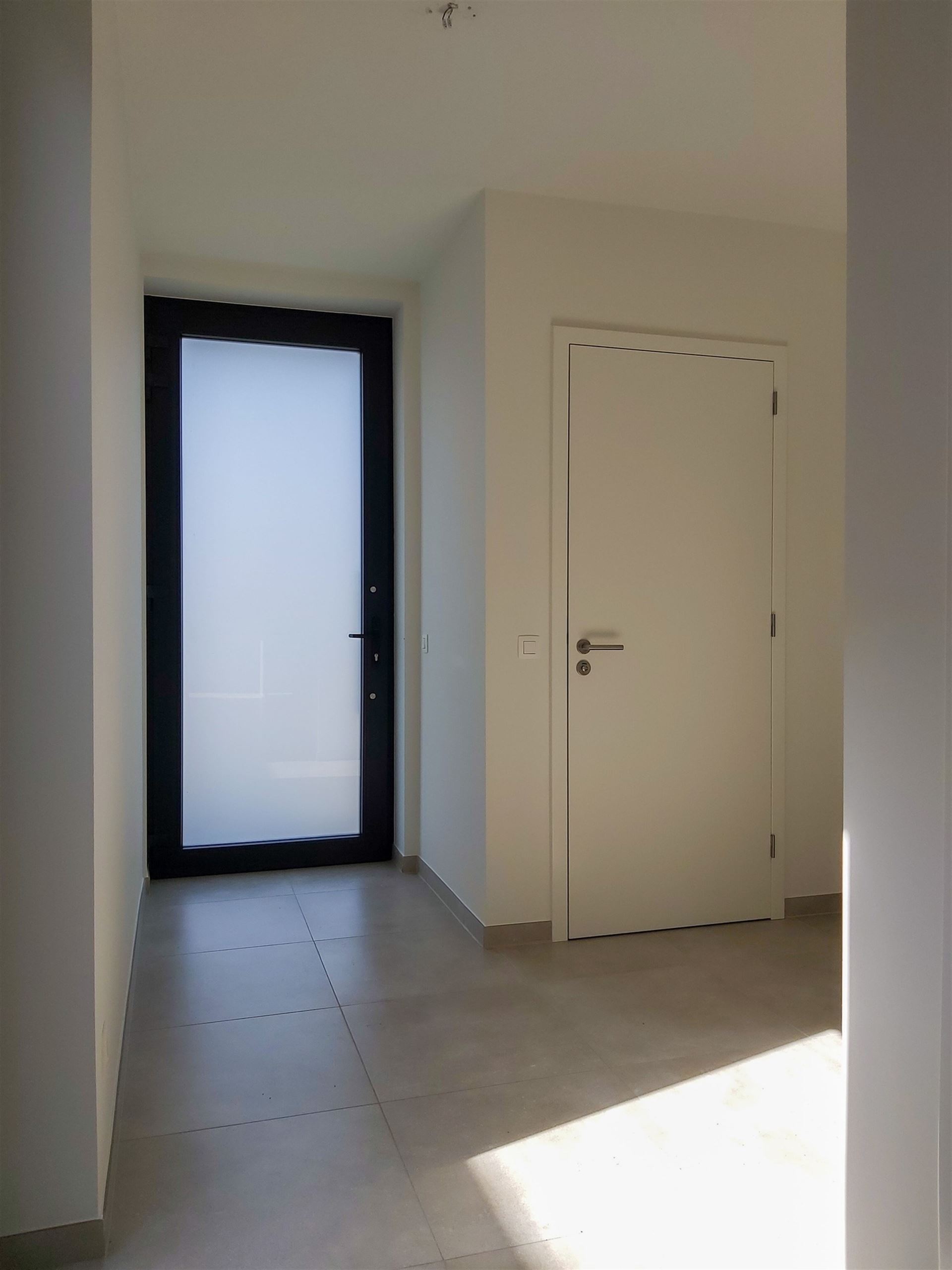 Instapklare patiowoning met 3 slaapkamers en 2 autostaanplaatsen in het rustige Uikhoven/Maasmechelen! - foto 3