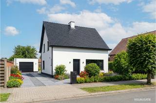 Deze te renoveren woning is gelegen in een rustige straat vlakbij bossen en weilanden in Witgoor Dessel.De woning bestaat op het gelijkvloers uit een...