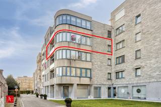 Welkom bij dit ruime en goed onderhouden appartement gelegen in Beveren-Kruibeke-Zwijndrecht. Dit moderne woonappartement biedt een totale...