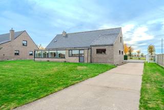 TE KOOP – Villa + Atelier / Werkplaats met uitzonderlijk potentieel in ZerkegemOPENHUIZENDAG 29/11: 11u-16u & 30/11: 14u-16uSTARTPRIJS: Elk bod boven...