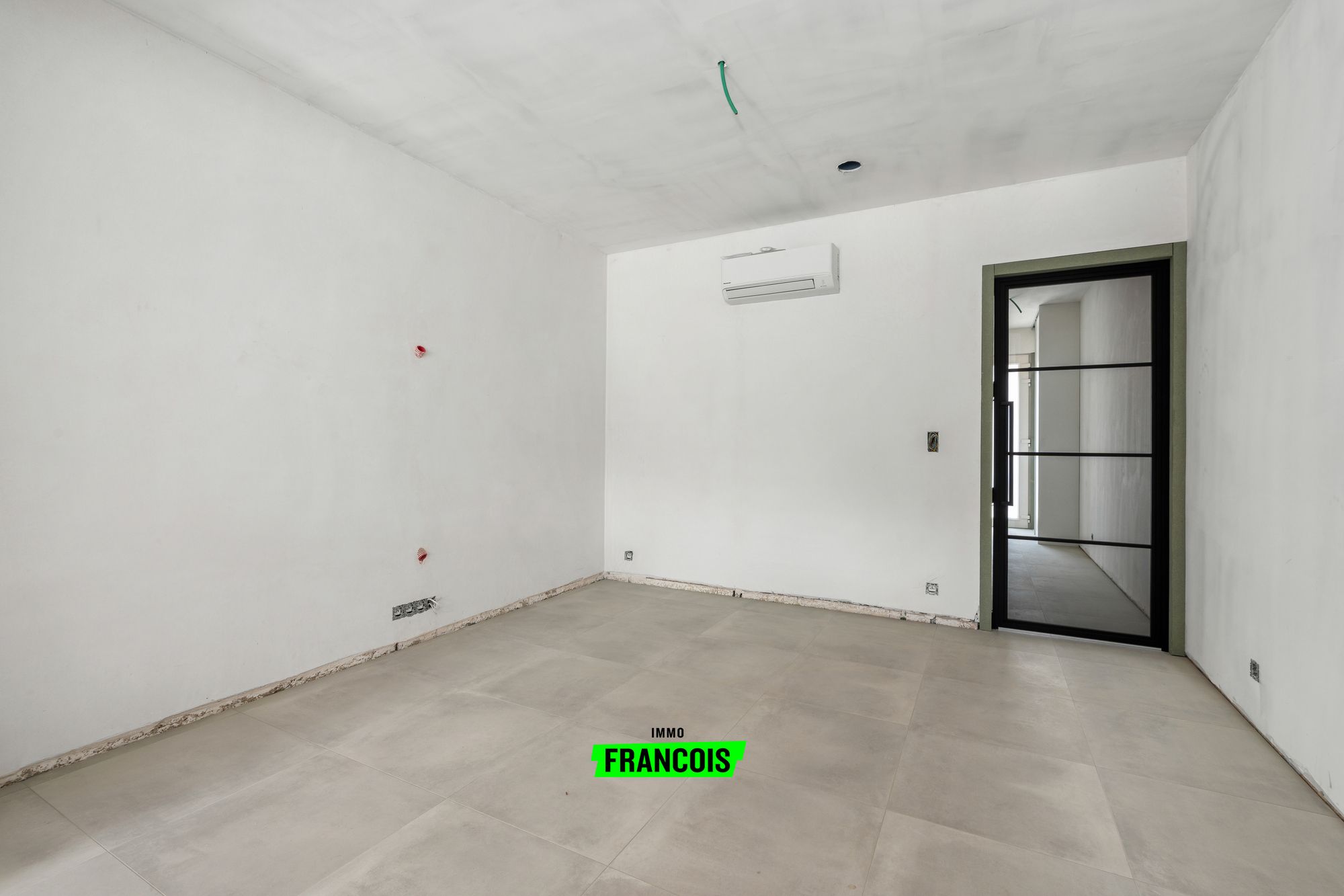 Volledig gerenoveerde rijwoning te koop met loods! - foto 5