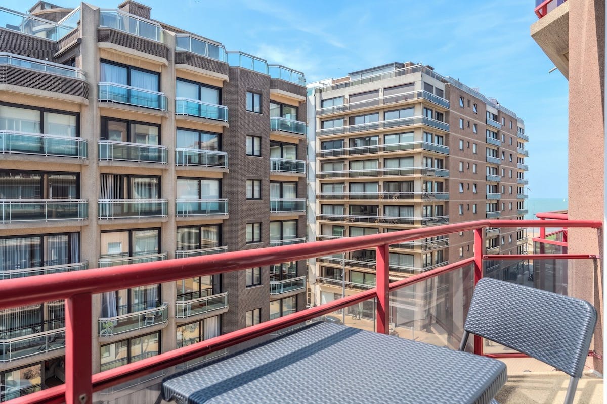 Ready to move in 2 bedroom apartment with side sea view! - photo 5