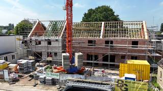 Rond de Mokkerkapel worden drie moderne BEN-woningen gebouwd op een toplocatie, op wandelafstand van scholen, winkels en openbaar vervoer. De woningen worden ontwikkeld met focus op maximaal wooncomfort, energiezuinigheid en een kwalitatieve afwerking.<br /><br />Lot 5 beschikt over een inpandige garage, een regenwaterput van 7.500 liter en een praktische zolder met extra mogelijkheden.<br /><br />De woning kan wind- en waterdicht aangekocht worden — ideaal voor wie de afwerking volledig naar eigen smaak wil bepalen.<br /><br />Wenst u meer informatie of een bezoek? Contacteer ons gerust.