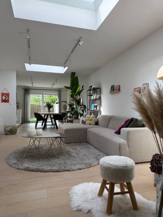 Gezellig gerenoveerde stadswoningOp zoek naar een instapklare woning waar je gewoon je koffers hoeft neer te zetten? Dan zit je met deze woning...