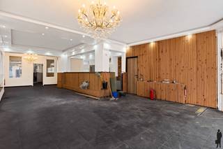 Commercieel pand met zichtbaarheid, ruimte en mogelijkheden!Kenmerken handelspand:Commerciële ruimte van 264 m² op het gelijkvloersLoopt volledig...