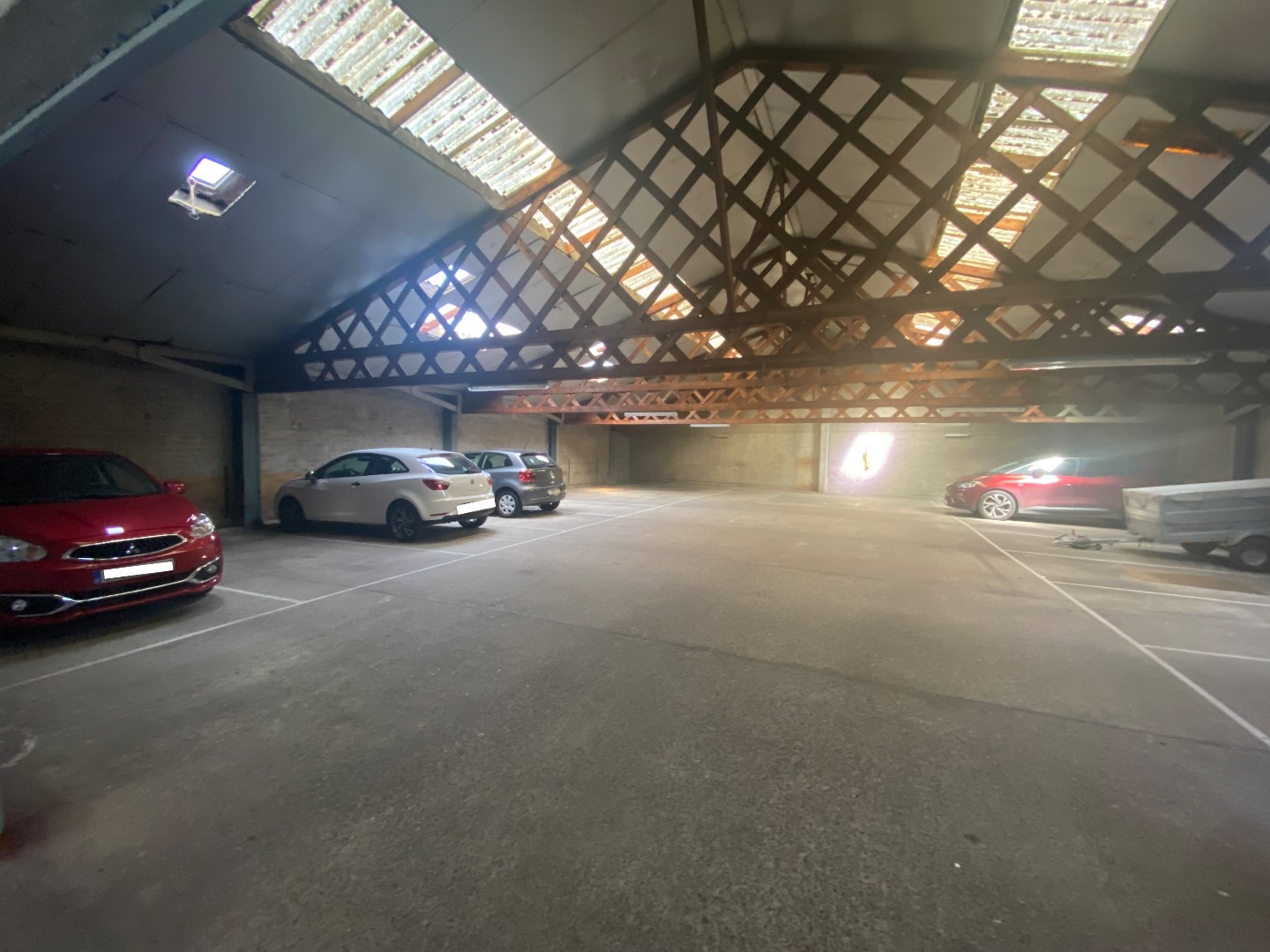 Overdekte autostaanplaats te huur in het centrum van Temse - foto 2