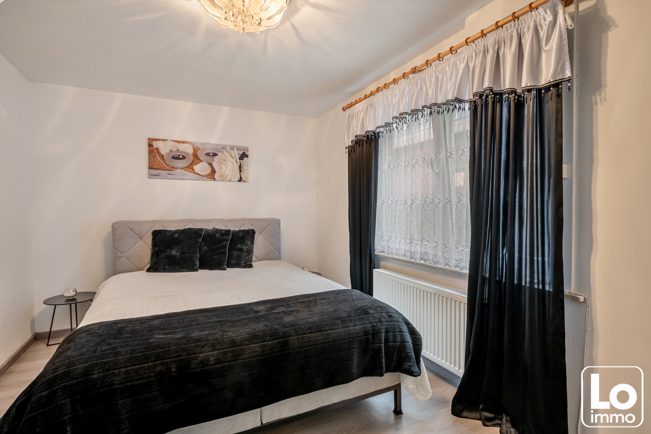 Instap klare half open woning met inpandige garage en kleine voortuin op een toplocatie nabij het centrum van Oostakker! - foto 4