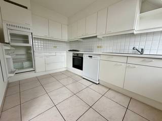 Wonen aan het water in hartje Kortrijk? Dit ruim appartement op de derde verdieping, gelegen aan de Budabrug en pal aan de Leie, combineert...