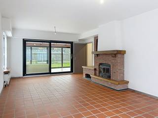 Deze lichtrijke, netjes onderhouden en handig ingedeelde open bebouwing met 3-4 slaapkamers bevindt zich in een uiterst rustige en...