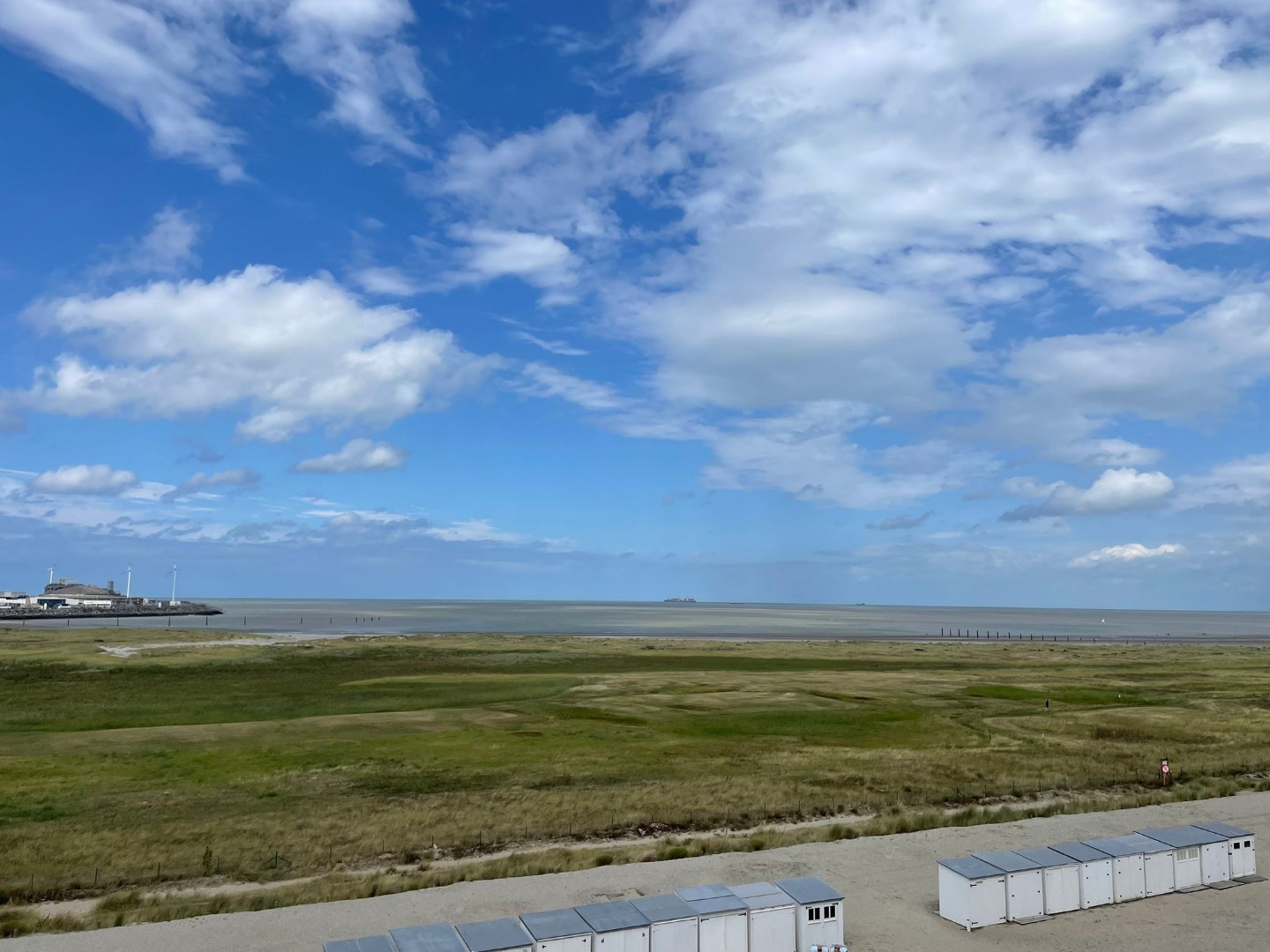 Volledig vernieuwd en instapklaar appartement, met frontaal zeezicht. - foto 2