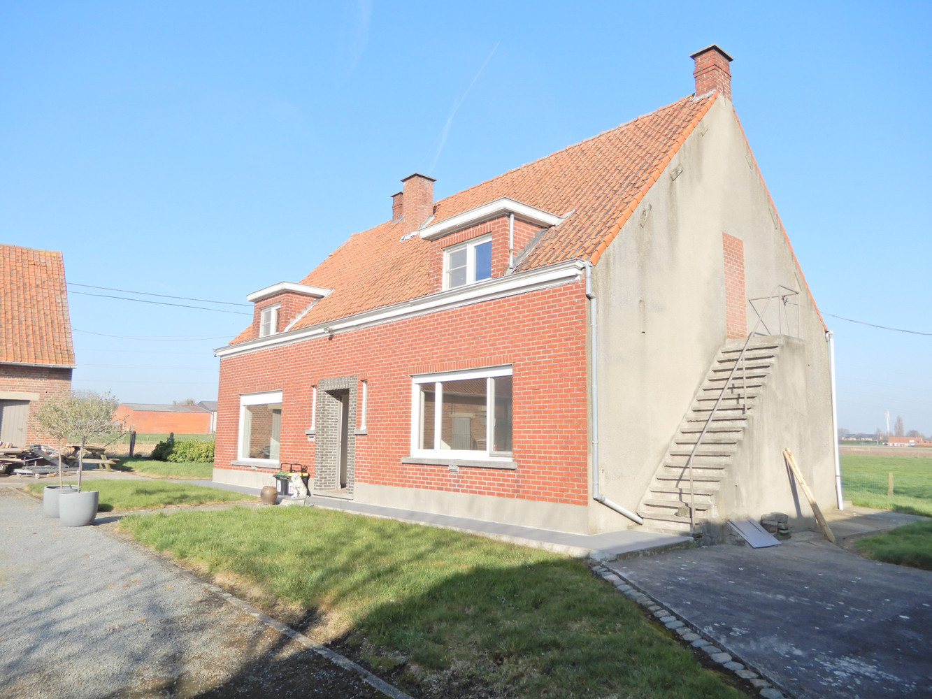 Alleenstaande woning met bijgebouwen te Meulebeke/Tielt. - foto 2