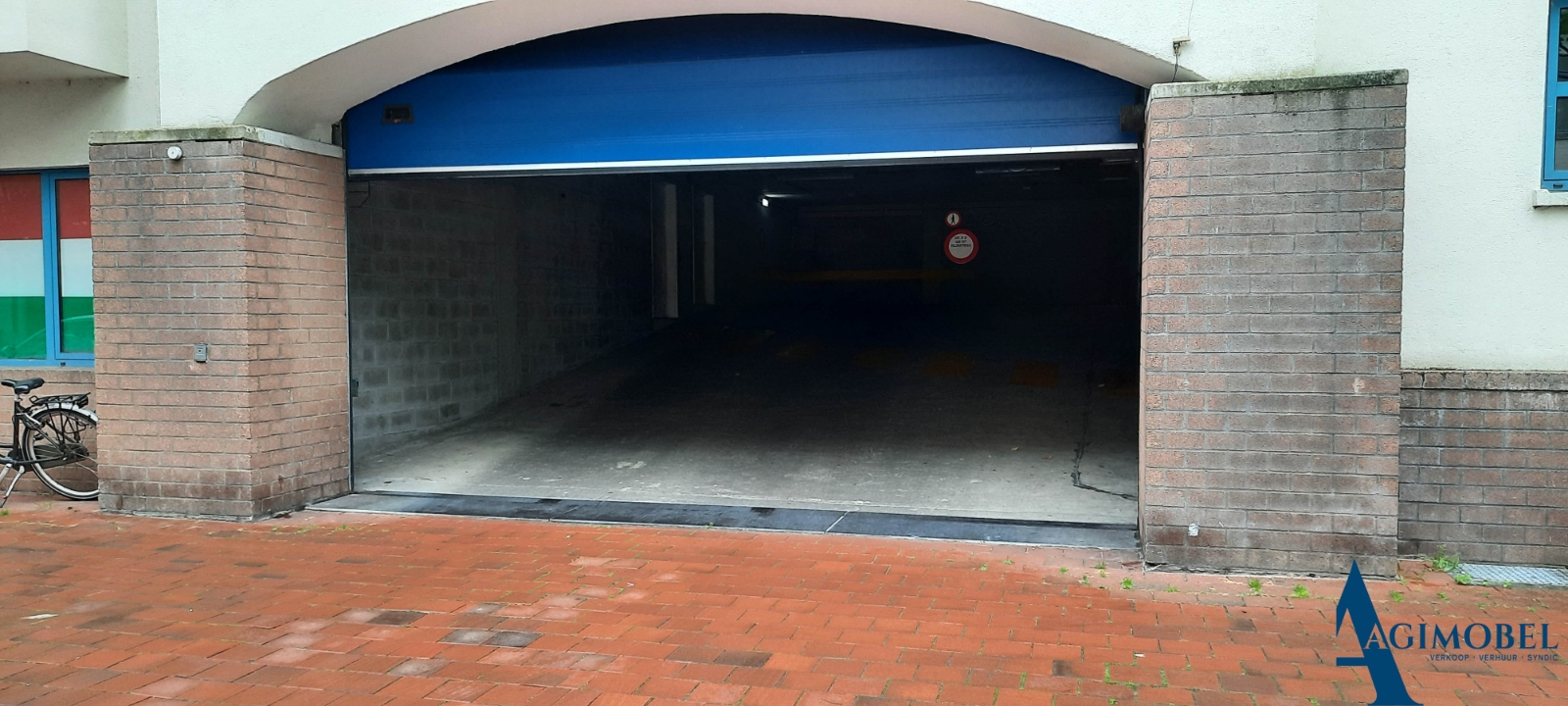 Gemakkelijke  garagebox op niveau +1 in het centrum nabij de Lippenslaan te Knokke . - foto 2