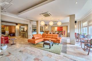 Commerciële handelsruimte/kantoor te huur op toplocatie in Sint-TruidenBent u op zoek naar een commerciële ruimte met uitstekende zichtbaarheid en...