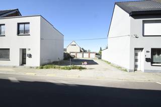 Gunstig gelegen perceel bouwgrond van ca. 310m²<br />Dit stuk bouwgrond is gelegen vlakbij het centrum van Zwijndrecht.<br /><br />Goede oriëntatie (Zuidwest).<br />Geen bouwverplichting.<br />Gelegen nabij belangrijke invalswegen naar Gent en Antwerpen.<br /><br />Neem contact op met ons voor de bouwvoorschriften via 03/775.78.79.<br /><br />Ben je ook van plan jouw eigendom te verkopen? Maak een afspraak voor een gratis schatting, wij maken er samen een succesverhaal van !<br />