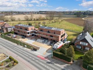 Op de Steenweg te Gingelom vinden we ter hoogte van nummer 235 dit prachtig nieuwbouw appartement terug.Het appartement is gelegen in het centrum van...