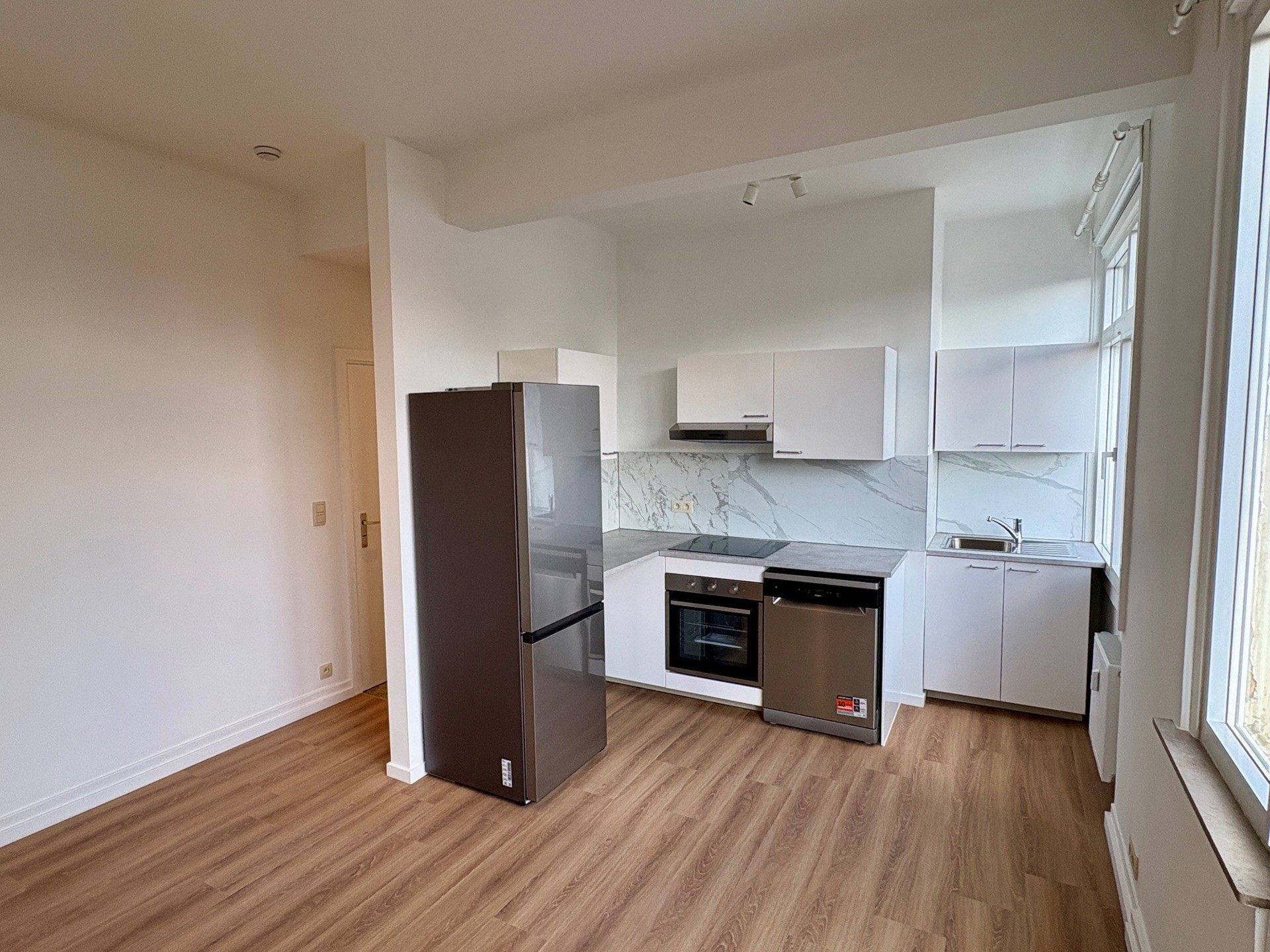 Gerenoveerd appartement met 1 slaapkamer! - foto 3
