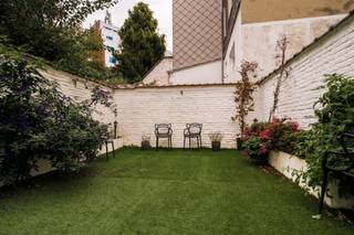 BEAUTIFULLY RENOVATED HOUSE IN PRIME EUROPEAN QUARTER LOCATIONDiscover this modern, fully renovated home ideally located in the heart of the European...