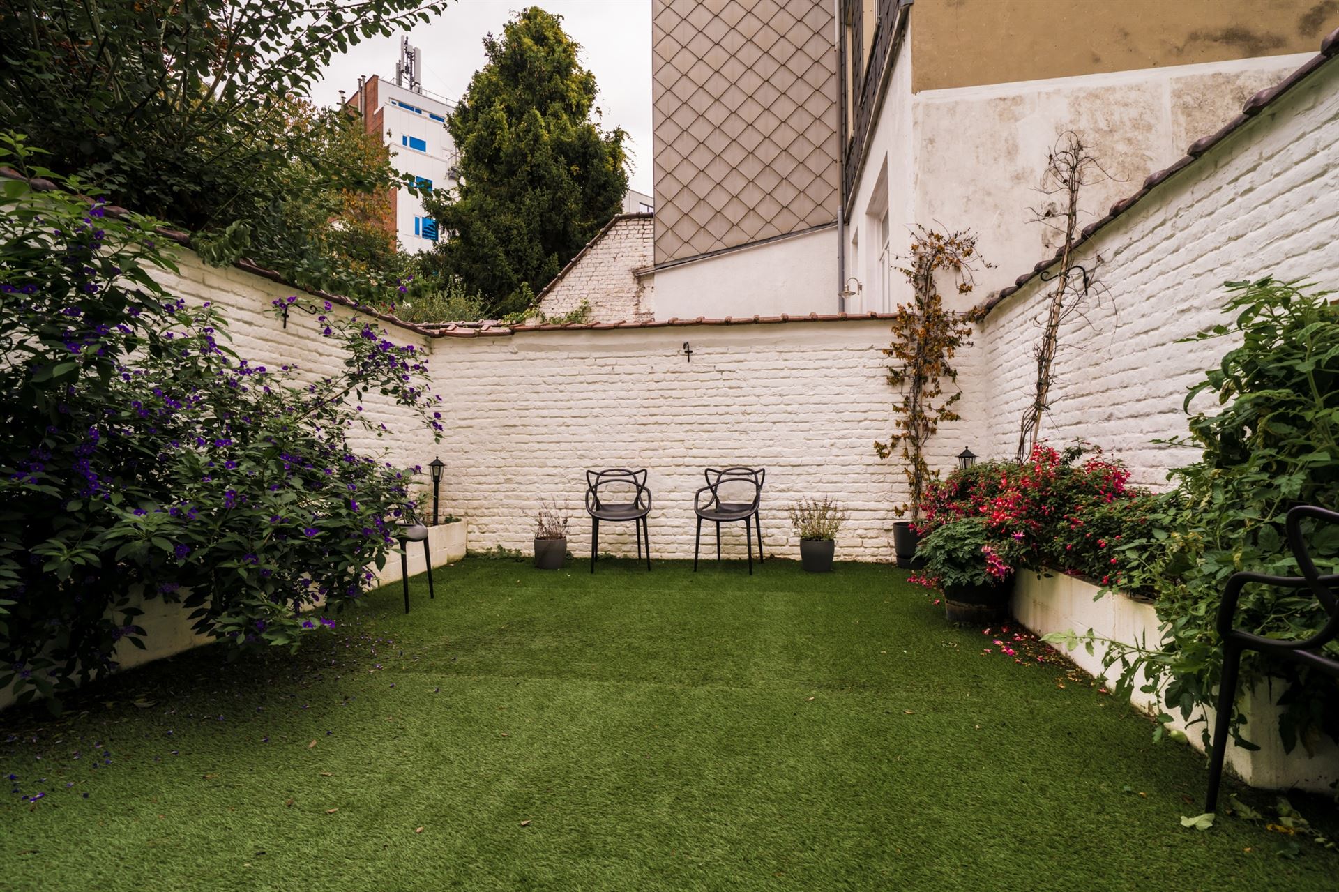 Beautiful renovated master house on a prime location in the EU district - photo 3