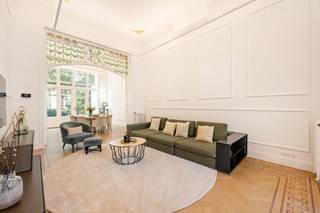 <p>Located in the <strong>highly sought-after and prestigious Markgrave district</strong>, this beautiful and exceptionally bright townhouse combines <strong>timeless character with contemporary comfort</strong>. The property has been fully renovated with great respect for its original features and finished with high-quality, durable materials.</p>
<p>The elegant marble entrance hall leads to a generous living floor comprising <strong>three interconnected reception rooms</strong>, featuring high ceilings, beautiful parquet flooring and authentic marble fireplaces. At the rear of the house, a modern fully equipped kitchen opens onto a <strong>15 m² terrace and a lovely private garden</strong>, surrounded by mature trees that provide a wonderful sense of peace and privacy.</p>
<p>The property offers <strong>four spacious bedrooms and several bathrooms</strong>. The garden-facing bedroom benefits from its own terrace and en-suite bathroom. The top floor is arranged as a <strong>fully equipped studio</strong> with kitchen, sleeping area and bathroom, making it ideal as a guest suite, home office or additional living space.</p>
<p>Particular attention has been paid to the renovation and finishing, with beautifully restored original details, elegant paintwork, parquet floors, high ceilings and refined touches including <strong>gold-leaf detailing</strong>.</p>
<p>A major advantage is the <strong>exceptionally spacious underground parking area of approximately 64 m²</strong>, complemented by parking directly in front of the property. Air conditioning is installed on the second and third floors.</p>
<p><strong>A rare opportunity to acquire a characterful townhouse with a private garden and generous parking in one of Antwerp’s most desirable residential neighbourhoods — combining elegance, space, privacy and modern comfort.</strong></p>