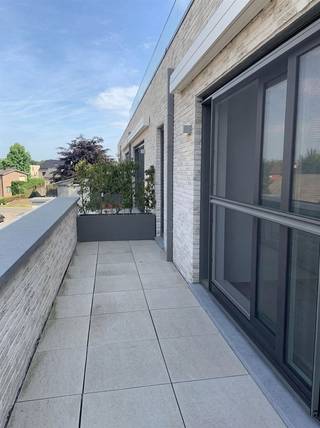 Ruim apparement met 2 slaapkamers, terras, kelderberging en autostaanplaats. ALGEMEEN:- Lift aanwezig in het gebouw.- Voorzien van videofoon.-...