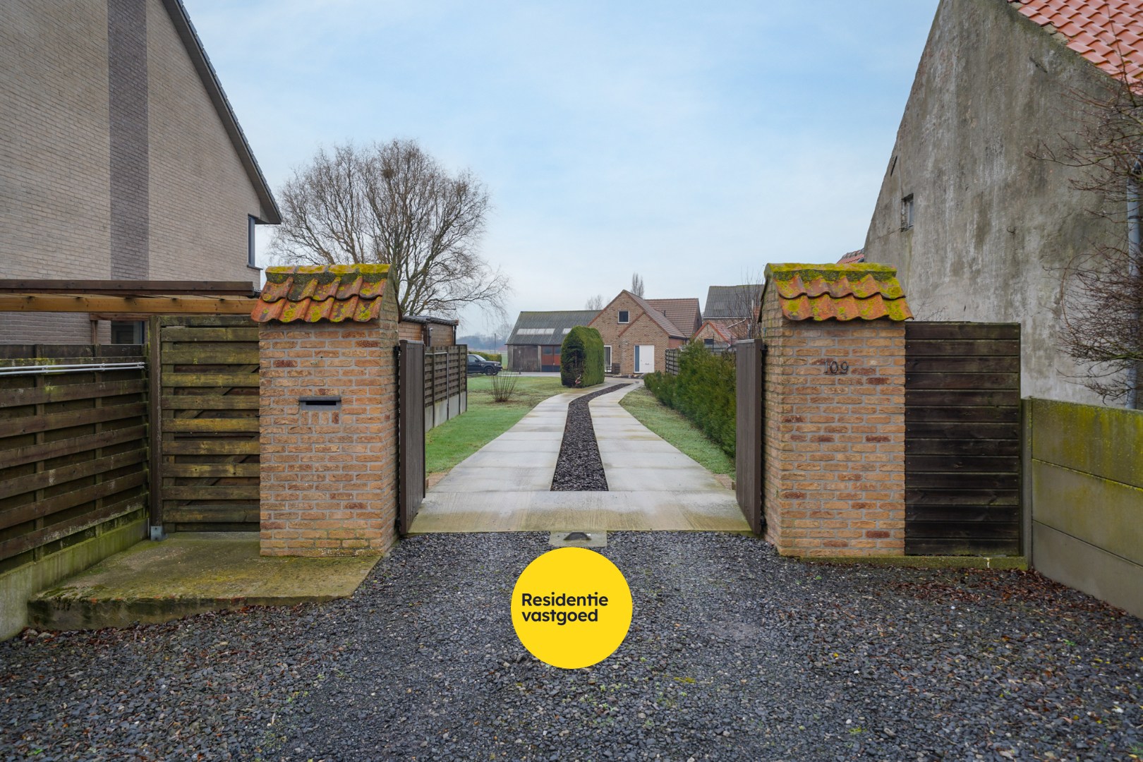 Alleenstaande woning op ruim perceel met vernieuwd woongedeelte en loods (80 m²) - foto 2