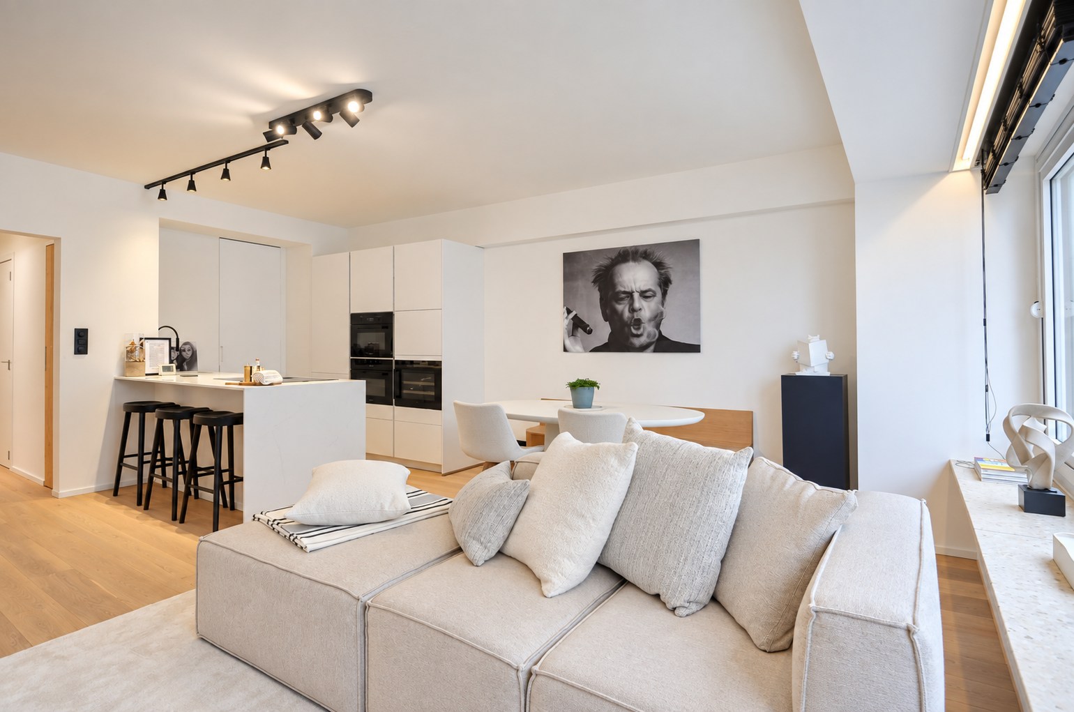Volledig gerenoveerd appartement met een mooi zeezicht gelegen tussen het Driehoeksplein en Albertplein. - foto 5