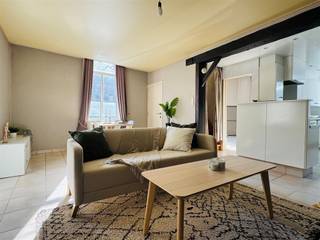 Gezellige woning met 5 slaapkamers te koop!Indeling: inkomhal met gastentoilet, wasberging, badkamer met douche (volledig vernieuwd), lichtrijke...